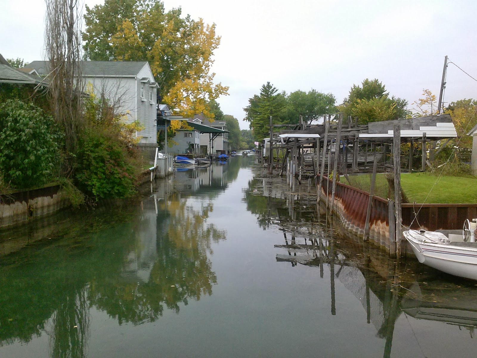 Two hundred Jefferson-Chalmers residents take to the canals in protest