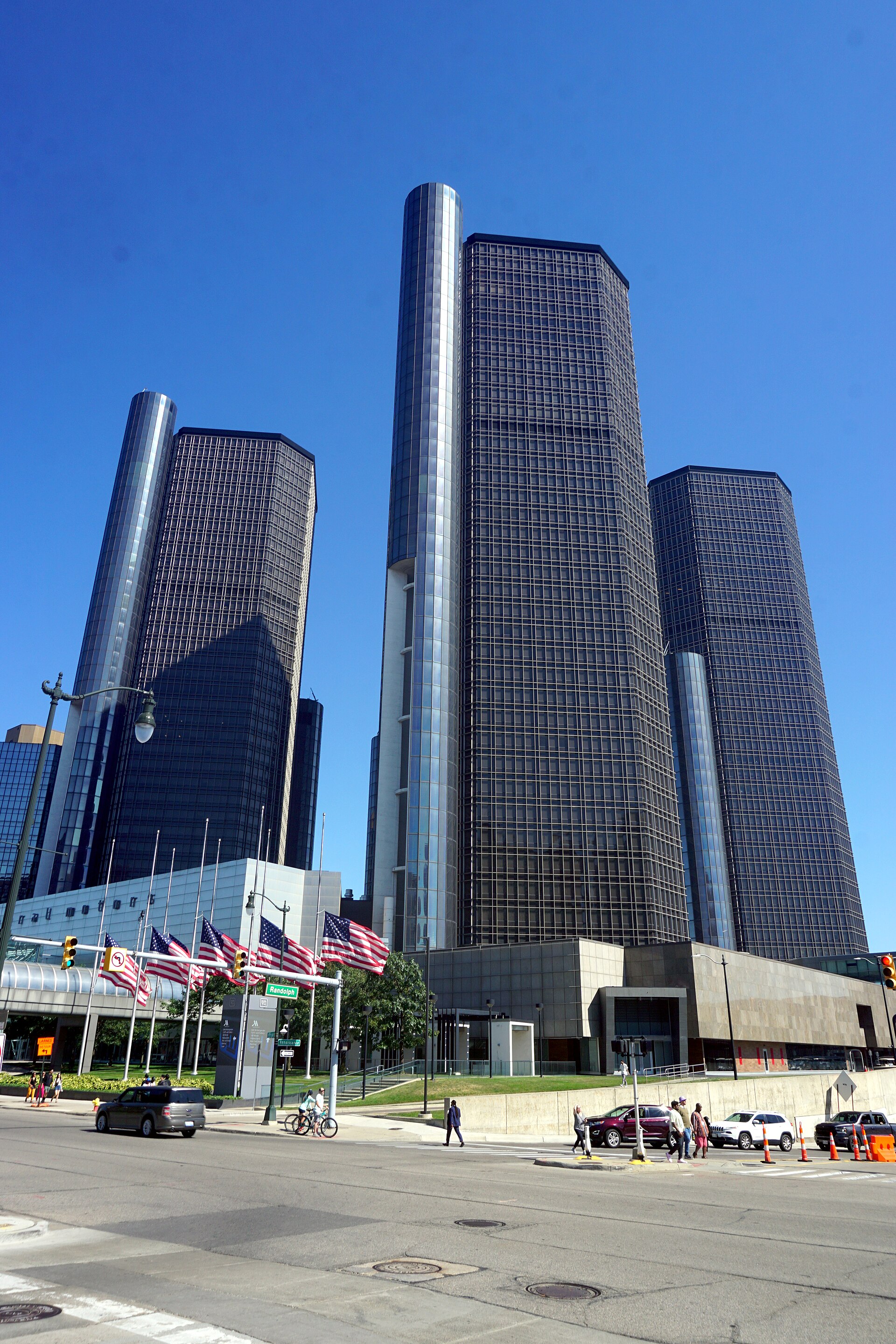 Gilbert's $1 billion gift would put the Renaissance Center under a nonprofit and tear down two towers